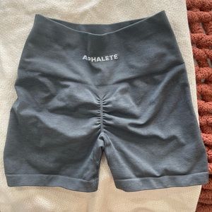 Alphalete amplify shorts in grey